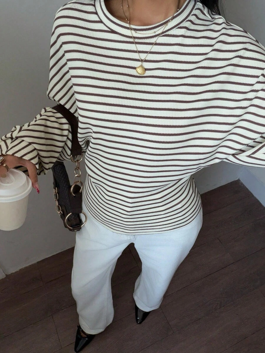 SHEIN Siren Gaze بلوزة بأكمام خفاش وطباعة خطوط كاجوال