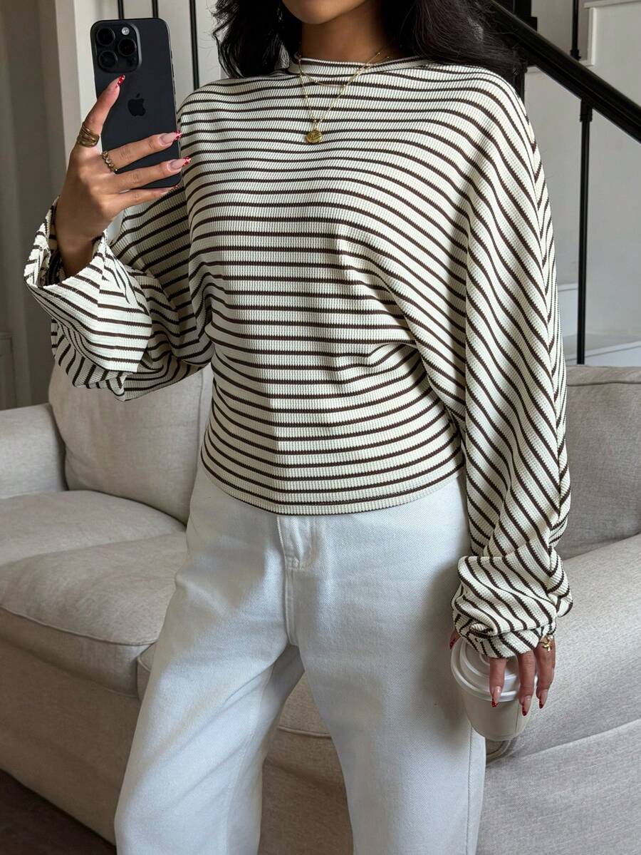 SHEIN Siren Gaze بلوزة بأكمام خفاش وطباعة خطوط كاجوال