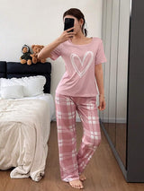 SHEIN Snug Zone مجموعة نوم قصيرة بطبعة مربعات قلب وردية