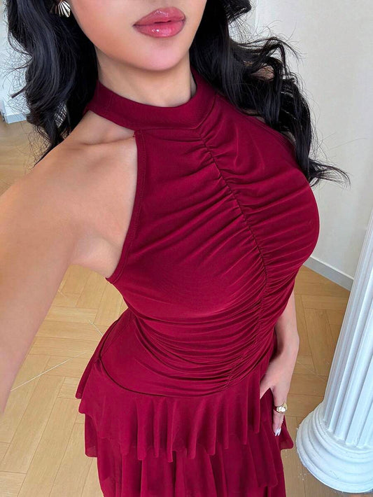 SHEIN Modelyn فستان بدون أكمام بطيات علي الذيل بلون أحمر