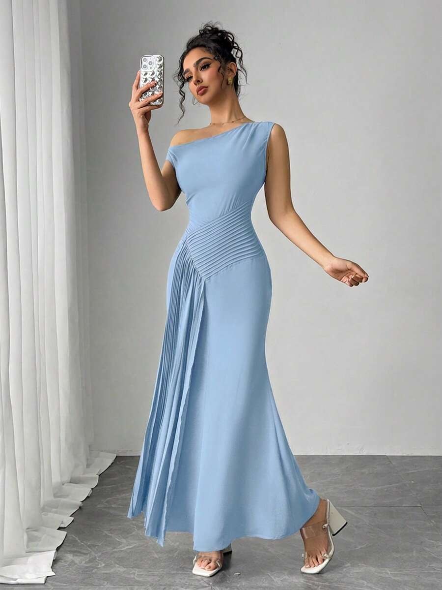SHEIN Modelyn فستان سادة بكتف غير متماثل وطيات وذيل حورية