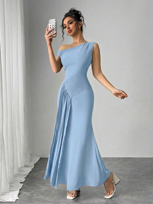 SHEIN Modelyn فستان سادة بكتف غير متماثل وطيات وذيل حورية