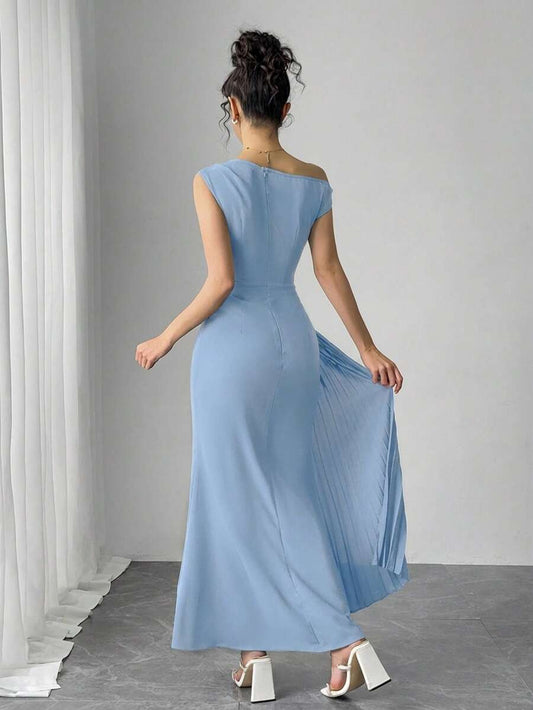 SHEIN Modelyn فستان سادة بكتف غير متماثل وطيات وذيل حورية