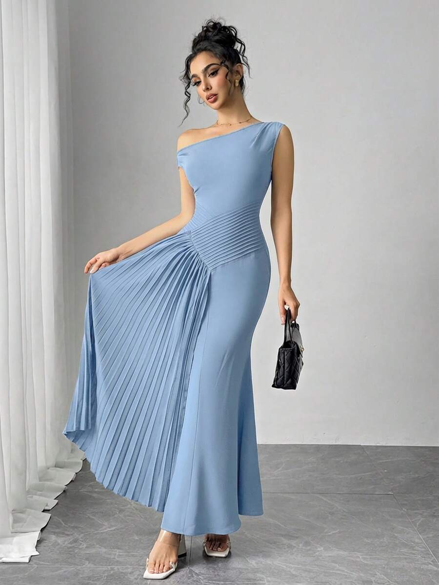 SHEIN Modelyn فستان سادة بكتف غير متماثل وطيات وذيل حورية
