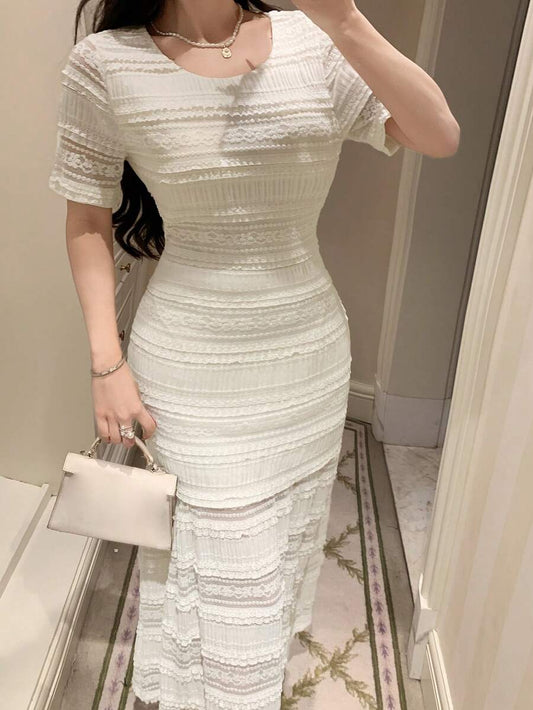 SHEIN DAZY فستان أبيض ضيق برقبة دائرية وكشكشة دانتيل