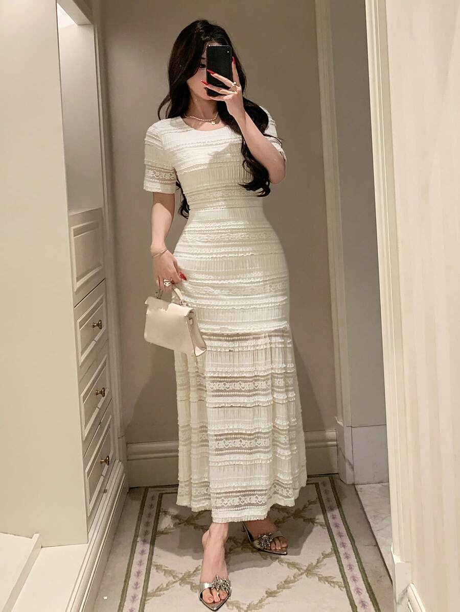SHEIN DAZY فستان أبيض ضيق برقبة دائرية وكشكشة دانتيل