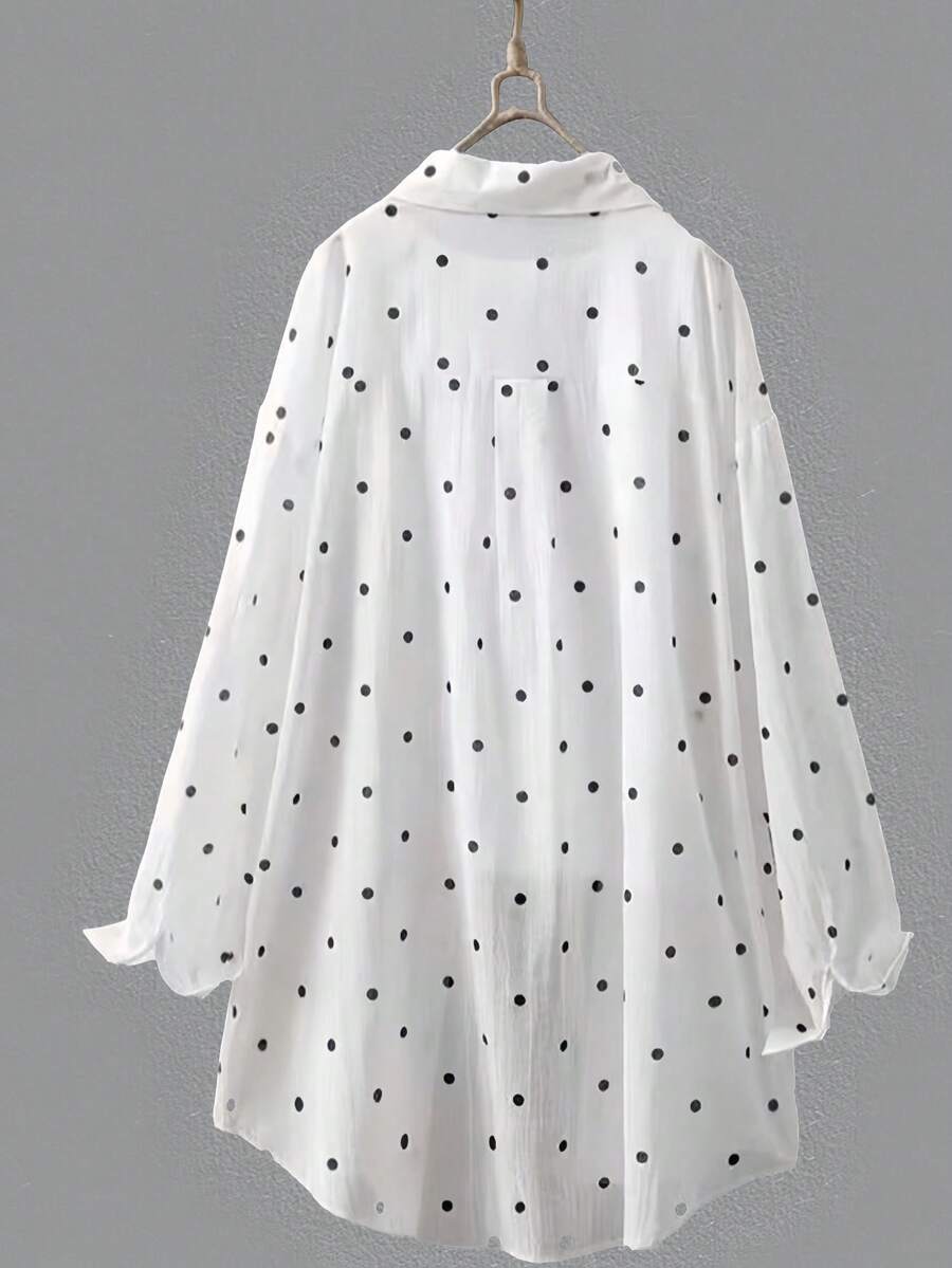 SHEIN قميص أبيض منقط بياقة وأكمام طويلة مع جيب أمامي وأزرار