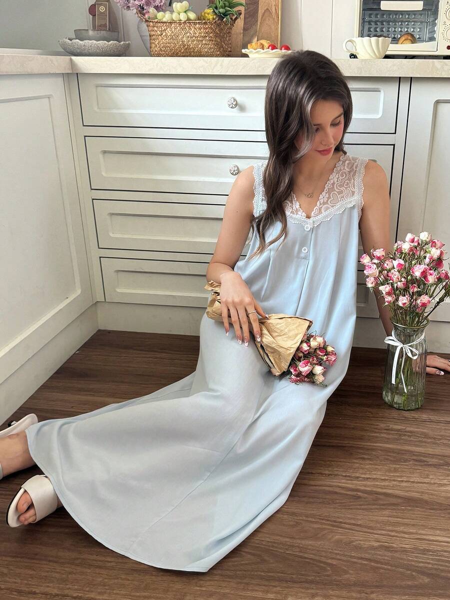SHEIN فستان نوم مزين بالدانتيل والأزرار الزخرفية بدون أكمام