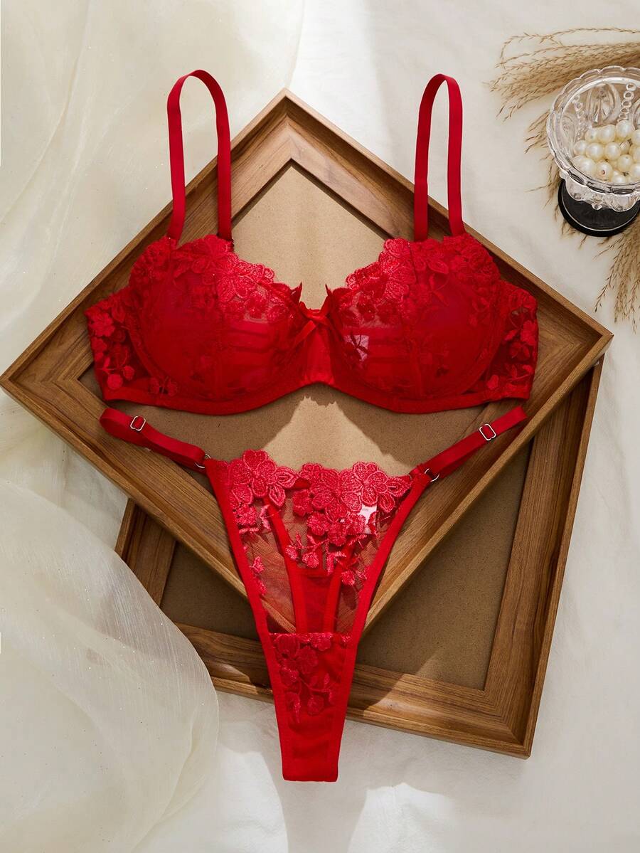 SHEIN Divavoom طقم لانجري قطعتين بشبك مطرز أنيق