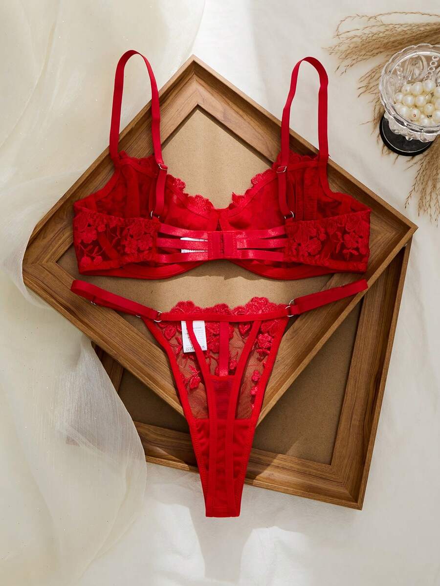 SHEIN Divavoom طقم لانجري قطعتين بشبك مطرز أنيق