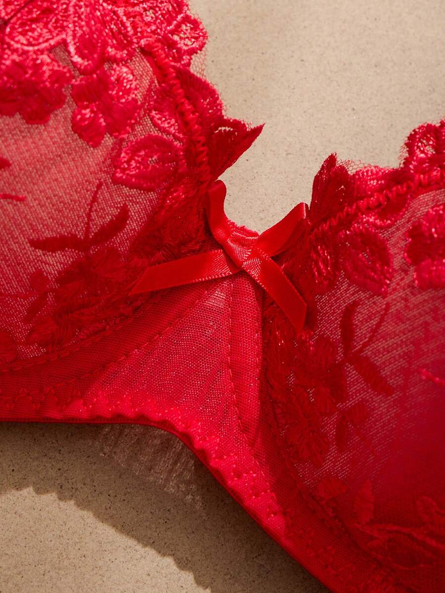 SHEIN Divavoom طقم لانجري قطعتين بشبك مطرز أنيق