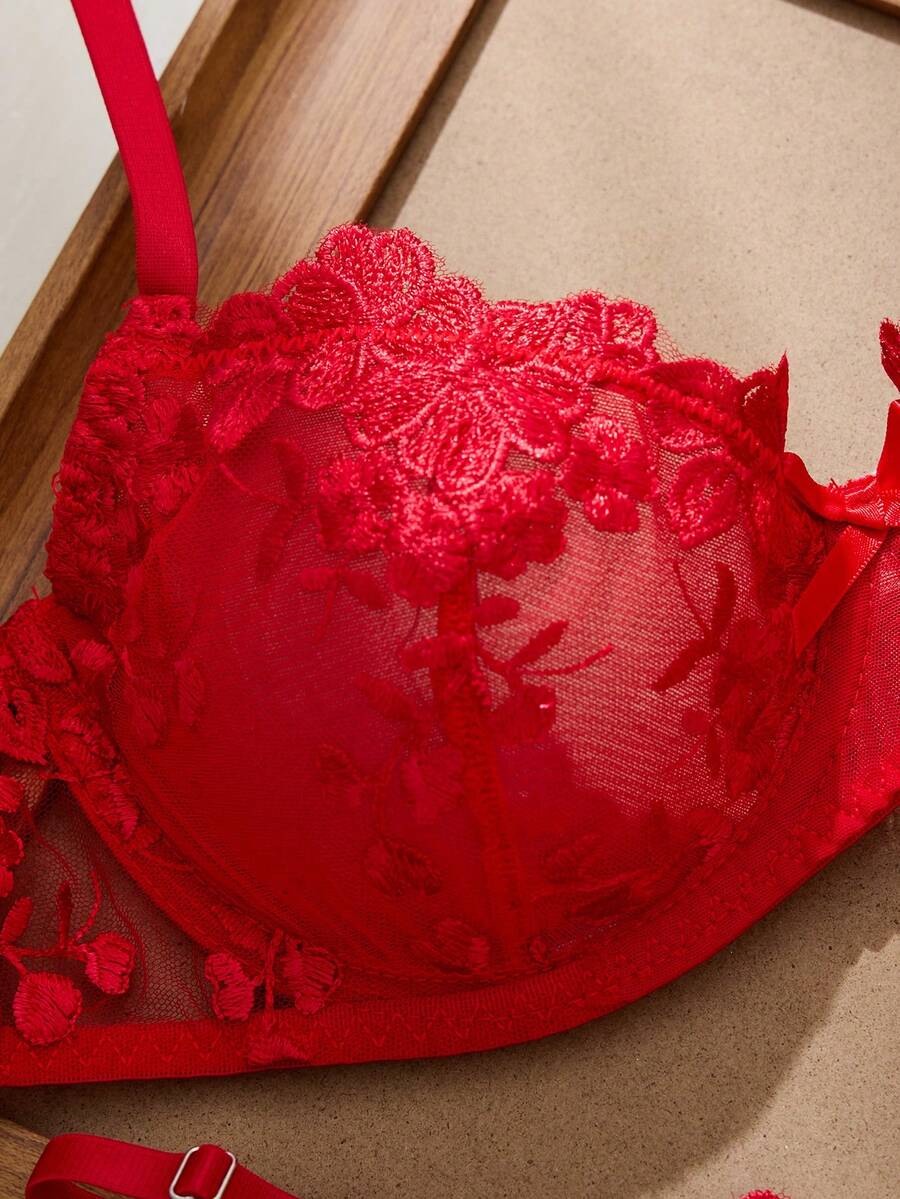 SHEIN Divavoom طقم لانجري قطعتين بشبك مطرز أنيق