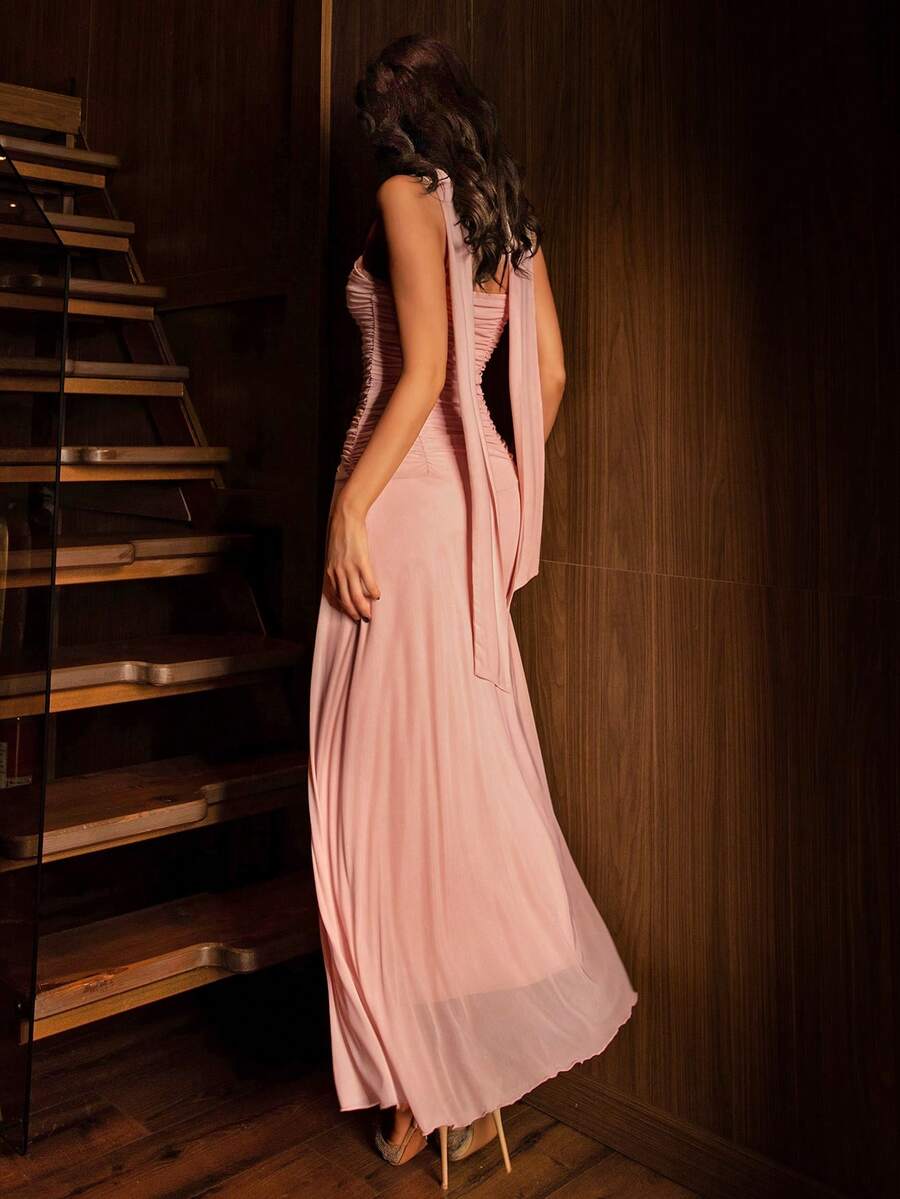 SHEIN Modelyn فستان وردي بتصميم كشكش بأشرطة رفيعة