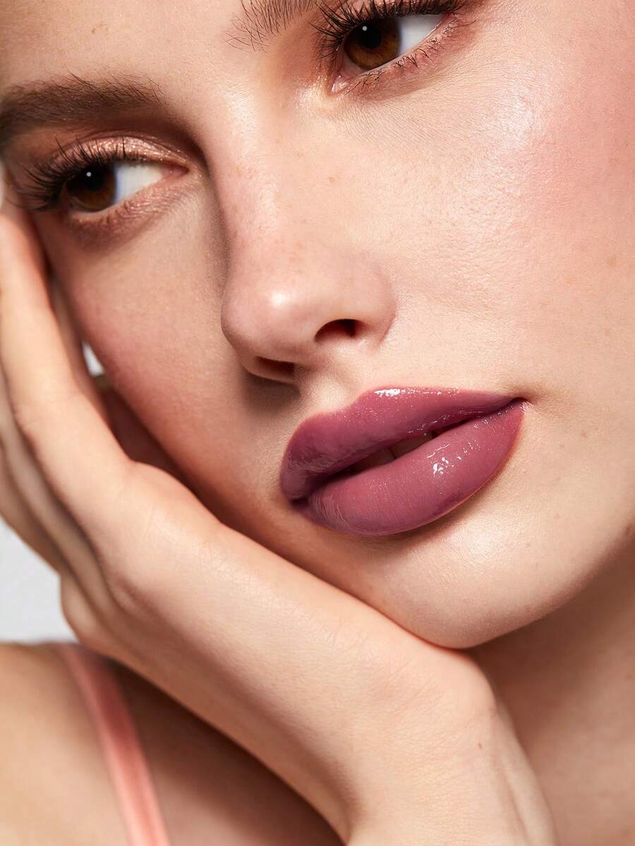 SHEGLAM Power Bouquet ملمع شفاه مرطب بخلاصة الفريزيا بلمعة طبيعية
