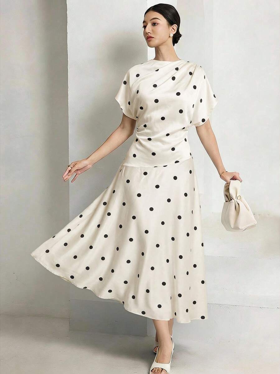SHEIN فستان بطبعة نقاط مع تقليم خصر أنيق