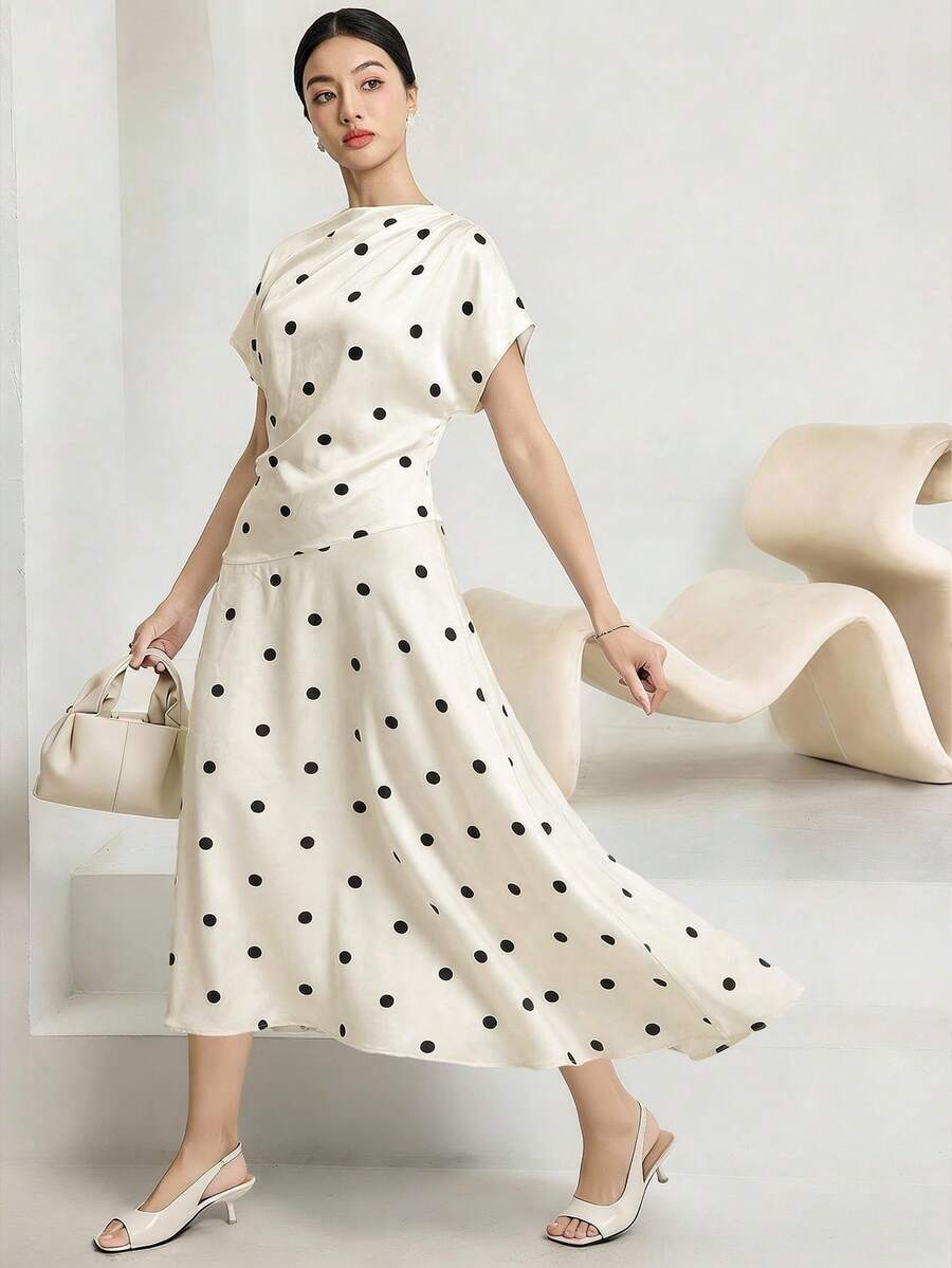 SHEIN فستان بطبعة نقاط مع تقليم خصر أنيق