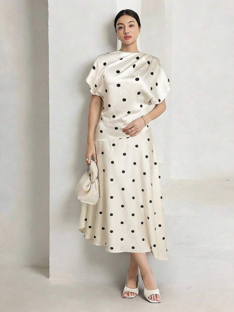SHEIN فستان بطبعة نقاط مع تقليم خصر أنيق