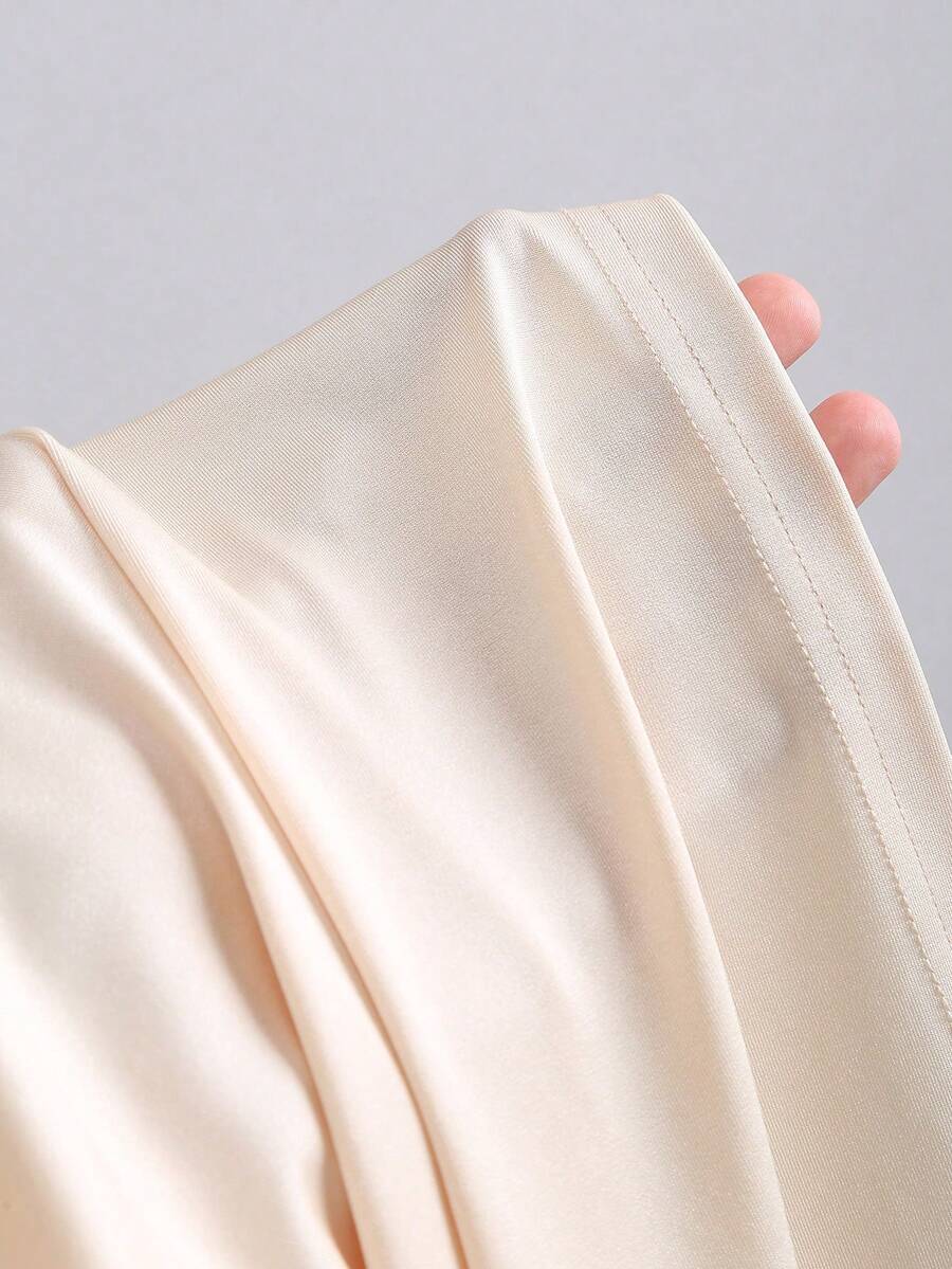 SHEIN Sweetra فستان بتصميم فرنسي مزين بإبزيم معدني وكشكشة في الخصر