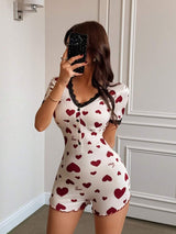 SHEIN Dream Adore جمبسوت نوم قصير  بألوان متباينة وطبعة قلوب