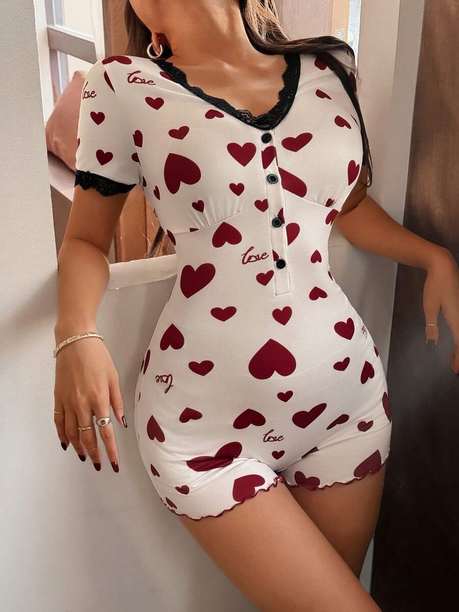 SHEIN Dream Adore جمبسوت نوم قصير  بألوان متباينة وطبعة قلوب