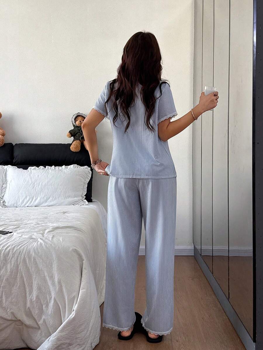 SHEIN طقم بيجامة كارديجان بطبعة زهور وخطوط مجعدة
