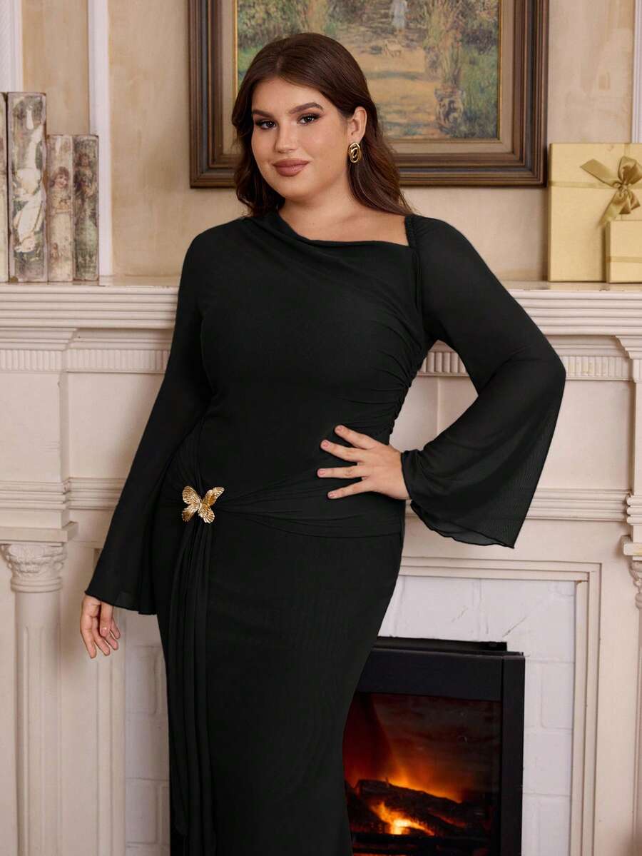 SHEIN MOD فستان أسود للمقاسات الكبيرة بكتف غير متماثل بحزام معدني