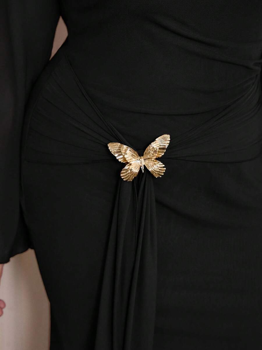 SHEIN MOD فستان أسود للمقاسات الكبيرة بكتف غير متماثل بحزام معدني