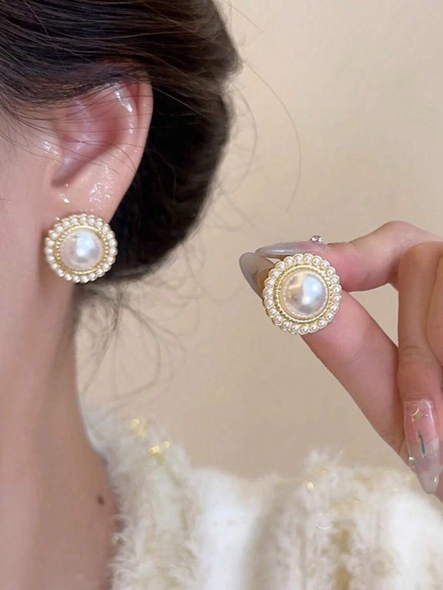 SHEIN طقم أقراط 5 أزواج من الأزهار الحريرية السوداء والحروف والخرز