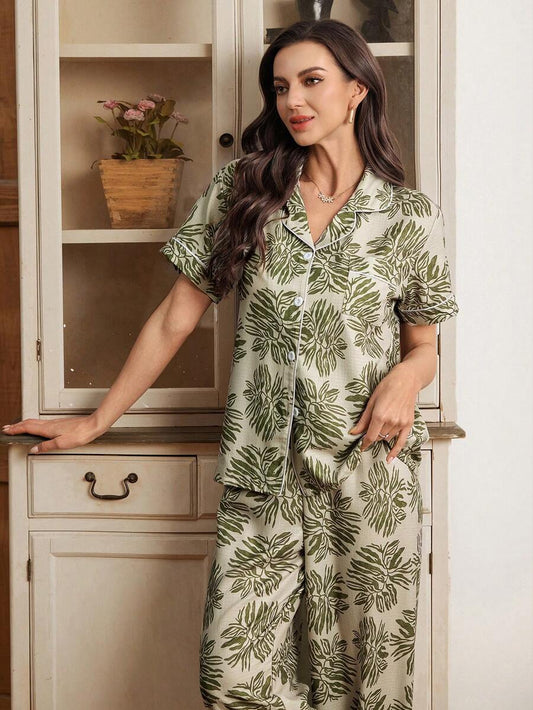 SHEIN Serenescape طقم بيجامة قصير الأكمام بطبعة أوراق جوز الهند