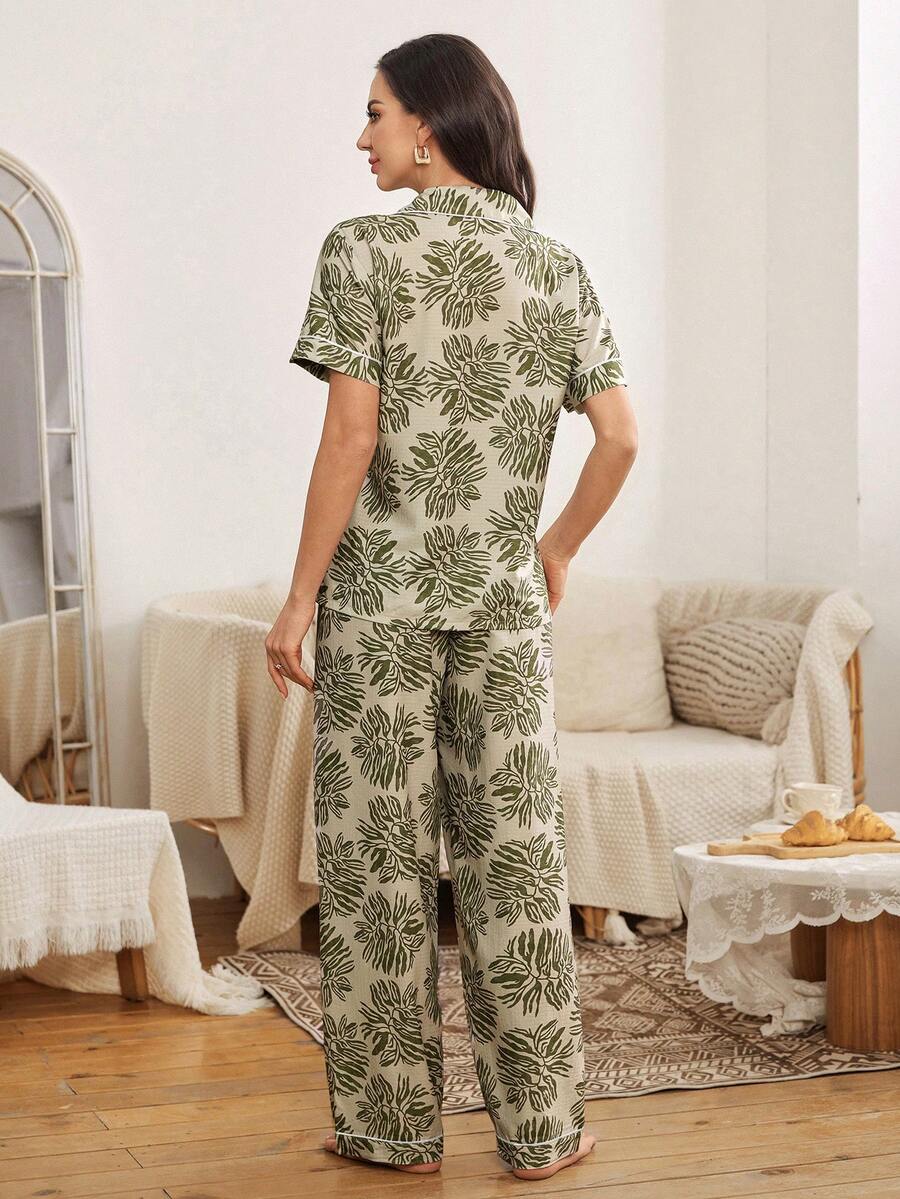 SHEIN Serenescape طقم بيجامة قصير الأكمام بطبعة أوراق جوز الهند