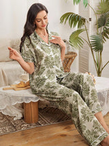 SHEIN Serenescape طقم بيجامة قصير الأكمام بطبعة أوراق جوز الهند