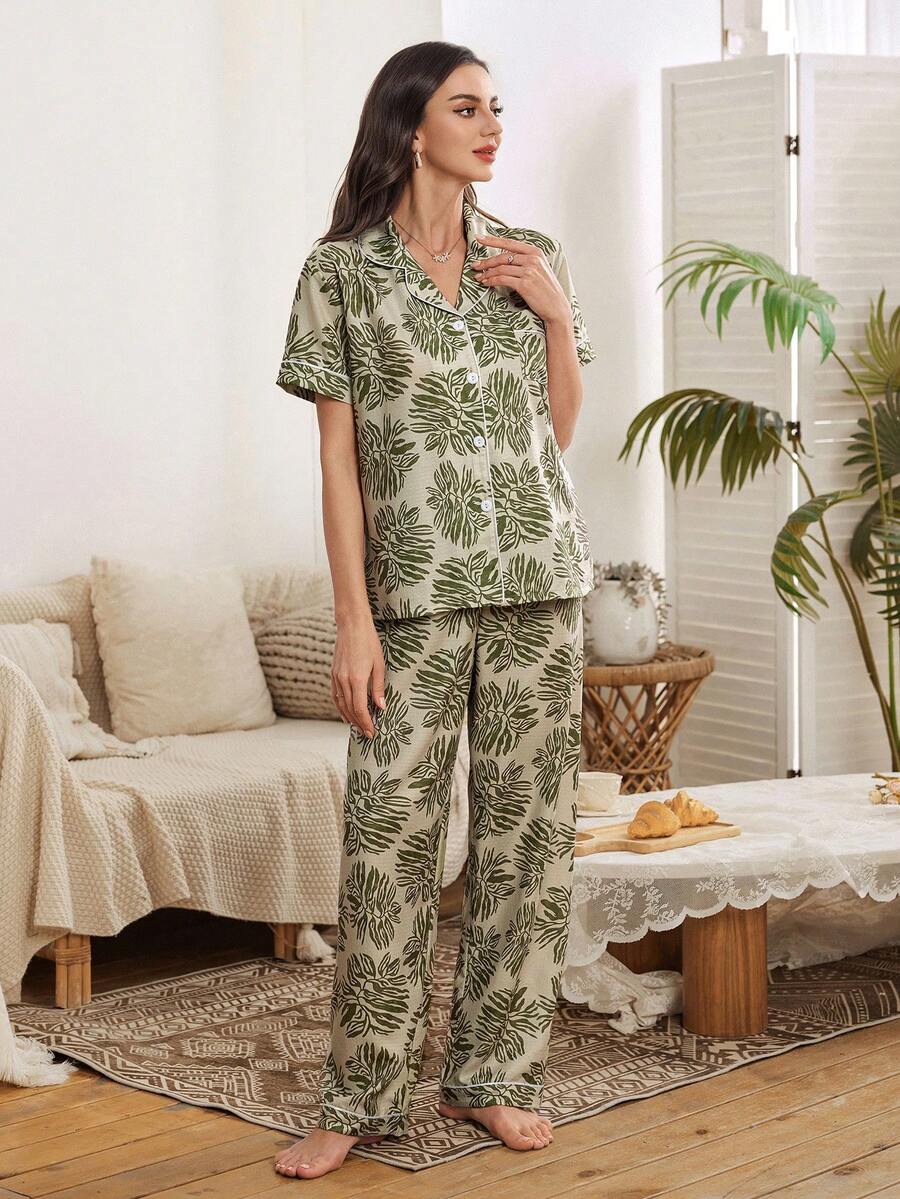 SHEIN Serenescape طقم بيجامة قصير الأكمام بطبعة أوراق جوز الهند