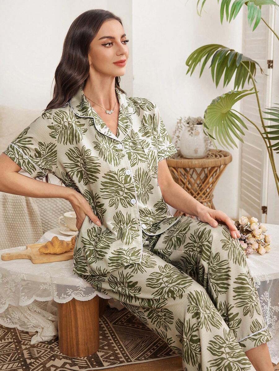 SHEIN Serenescape طقم بيجامة قصير الأكمام بطبعة أوراق جوز الهند