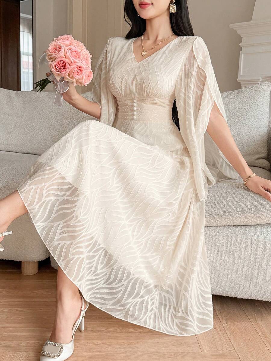 SHEIN DAZY فستان بيج طويل مطبوع بزهور بأكمام مكشكشة