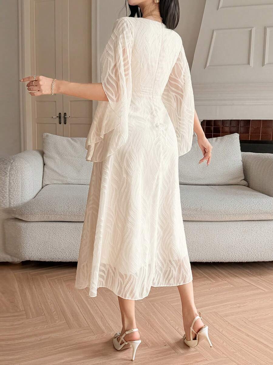 SHEIN DAZY فستان بيج طويل مطبوع بزهور بأكمام مكشكشة