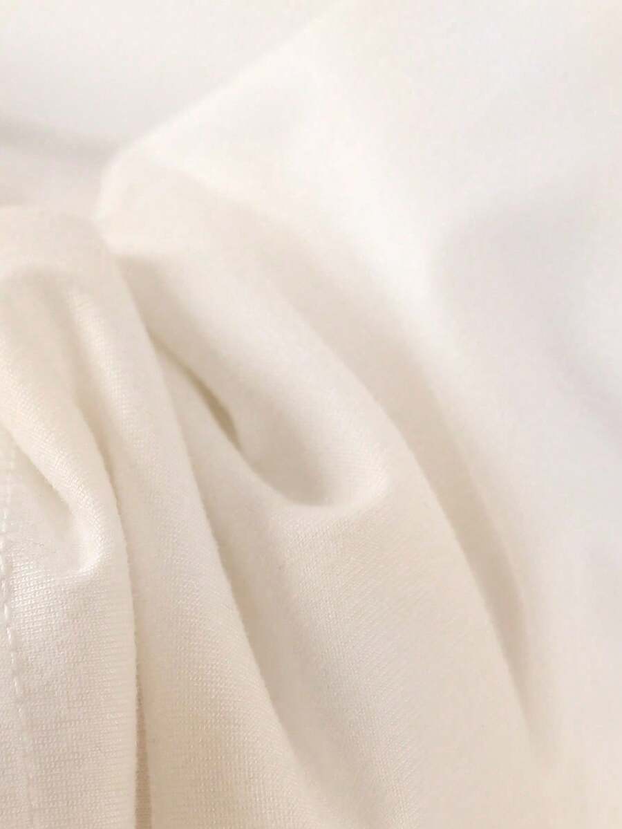 SHEIN Resyla تي شيرت أبيض بأكمام قصيرة مطرز بفيونكة