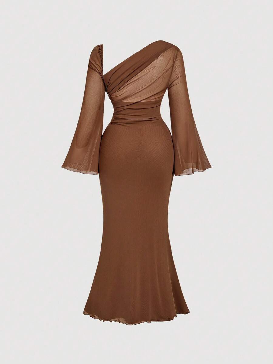 SHEIN MOD فستان بني للمقاسات الكبيرة بأكمام أوف شولدر وقصة ذيل السمكة