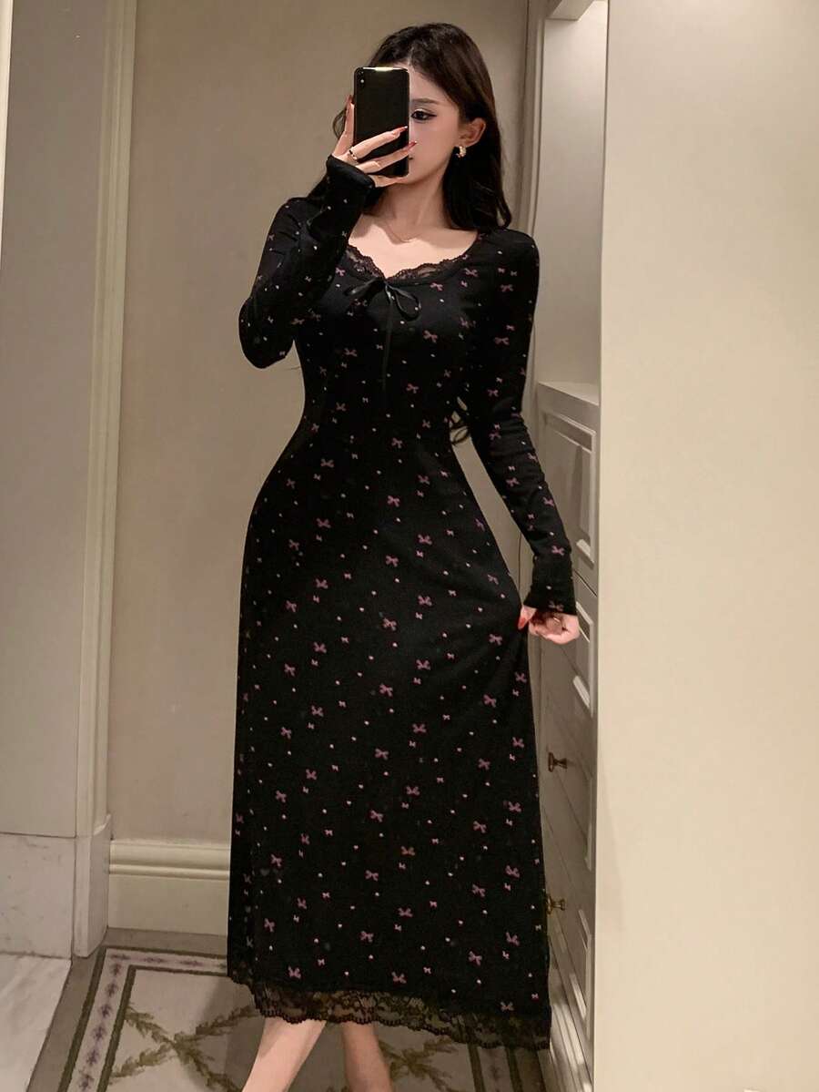 SHEIN DAZY فستان نوم أسود طويل بطبعة فيونكة مع تطريز دانتيل مربوطة الخصر
