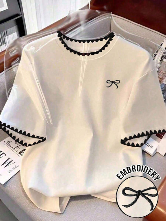 SHEIN Resyla تي شيرت أبيض بأكمام قصيرة مطرز بفيونكة