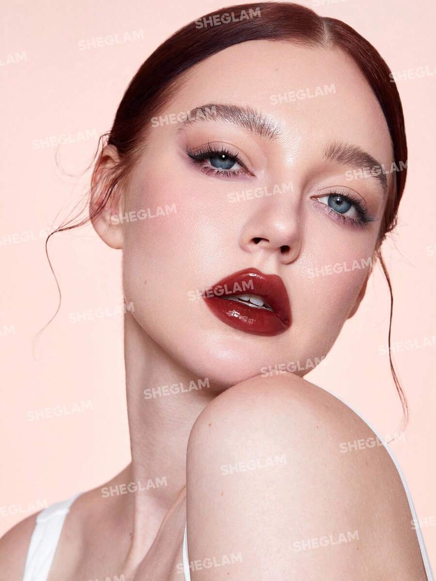SHEGLAM Pout Cat Nap ملمّع شفاه بتركيبة خفيفة تعطي لمعة طبيعية