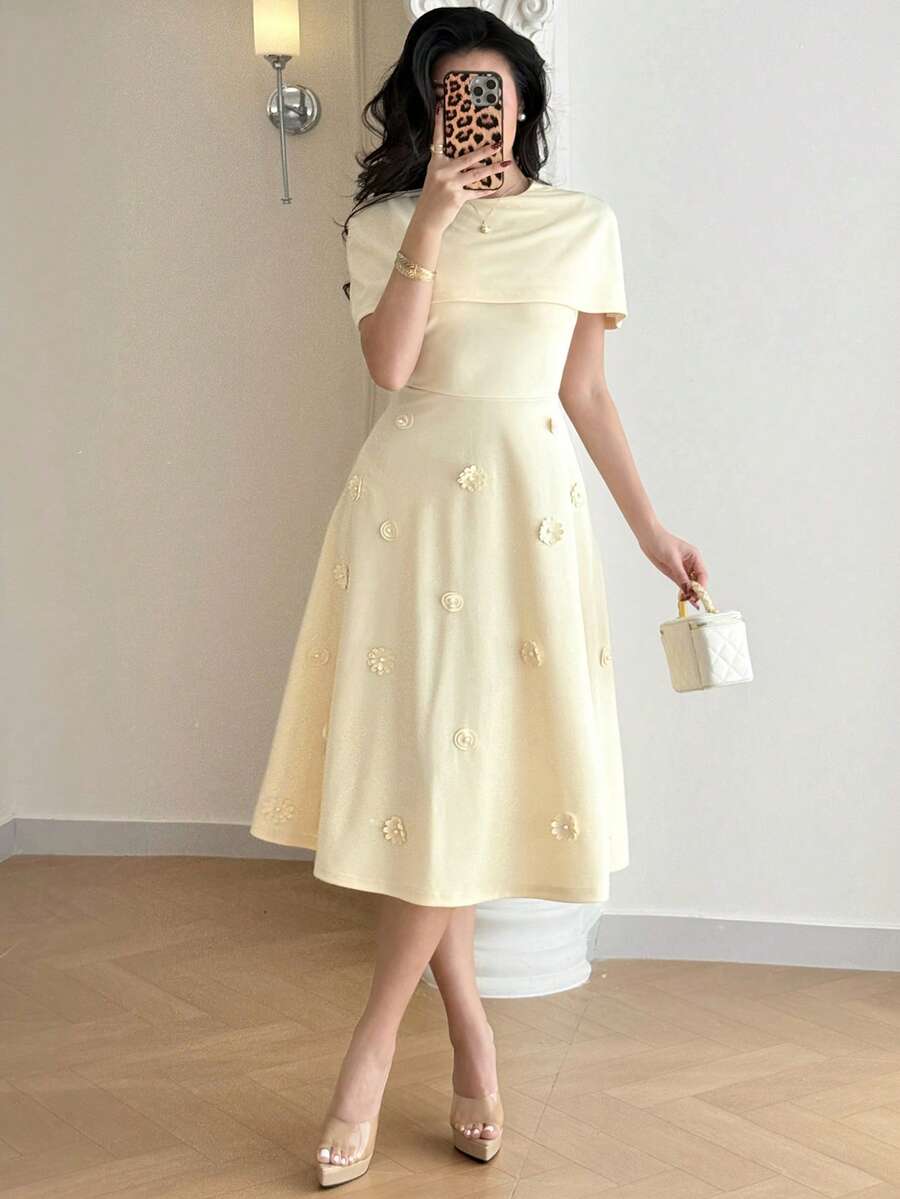 SHEIN فستان أنيق بلون أصفر مع تطريز