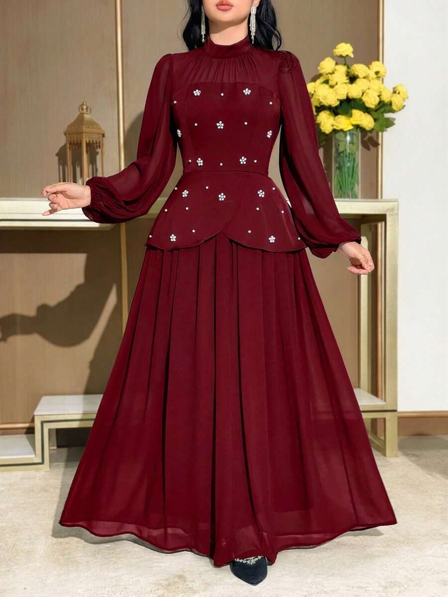 SHEIN Modelyn فستان طويل بخصر بيبلوم وأكمام فانوس مزينة باللؤلؤ وذيل مفرود