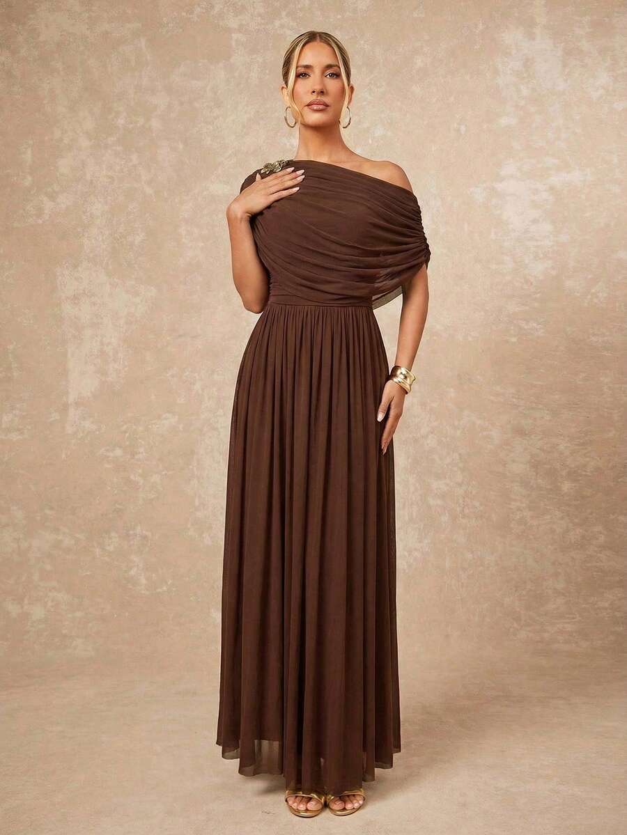 SHEIN فستان طويل بتفاصيل معدنية وطيات غير متماثلة على الكتف
