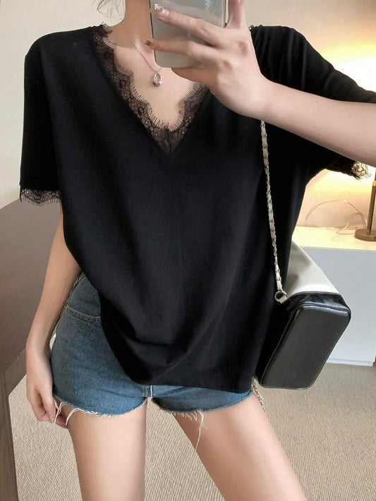 SHEIN DAZY تي شيرت أسود مزين بالدانتيل بأكمام قصيرة