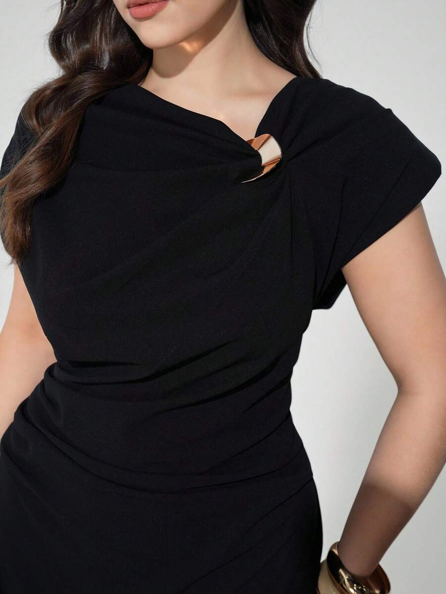 SHEIN Maija فستان أسود للمقاسات الكبيرة بتصميم ملتوي وخصر محدد غير متماثل