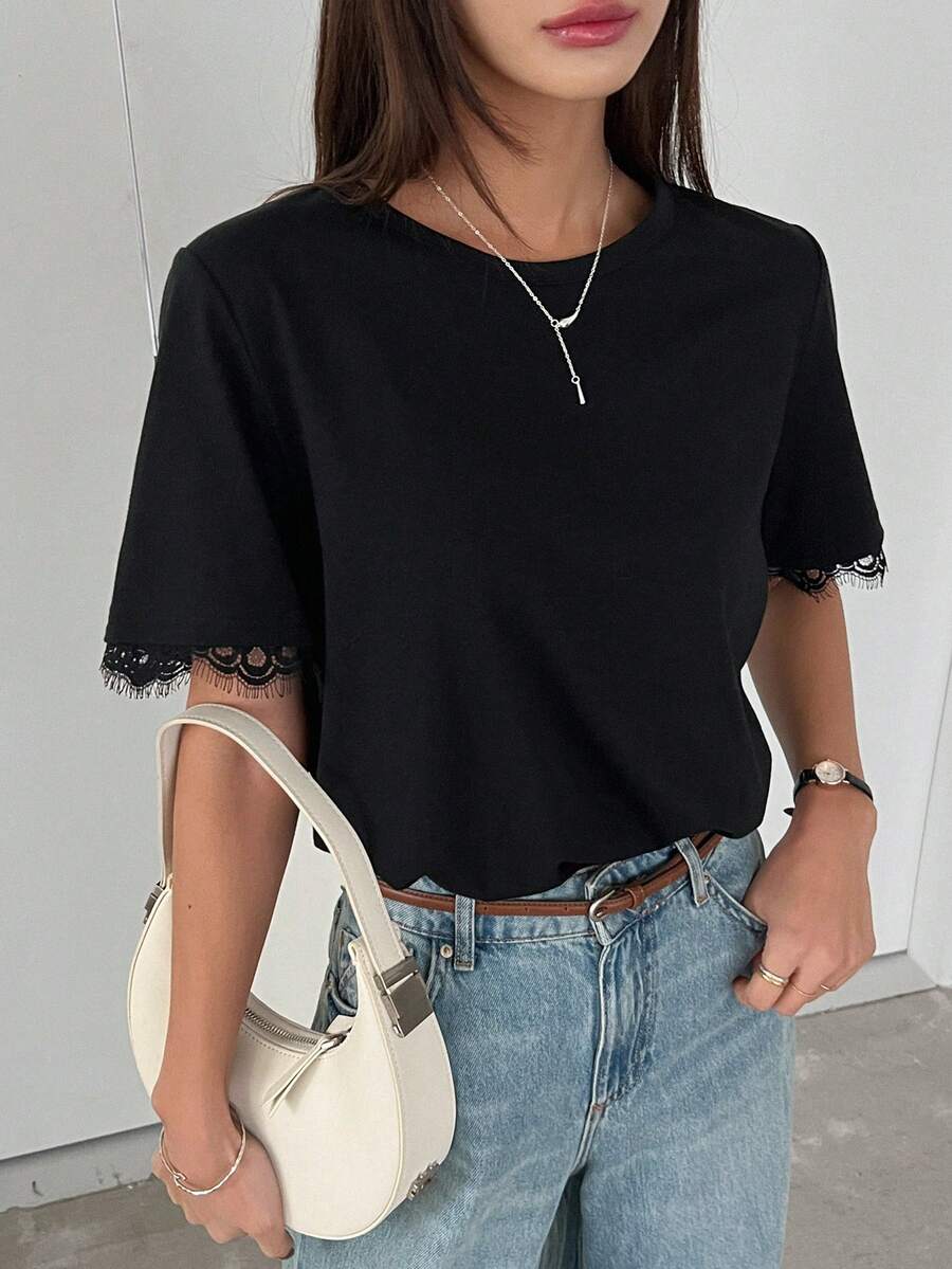 SHEIN DAZY تي شيرت أسود فضفاض بياقة دائرية بحواف دانتيل