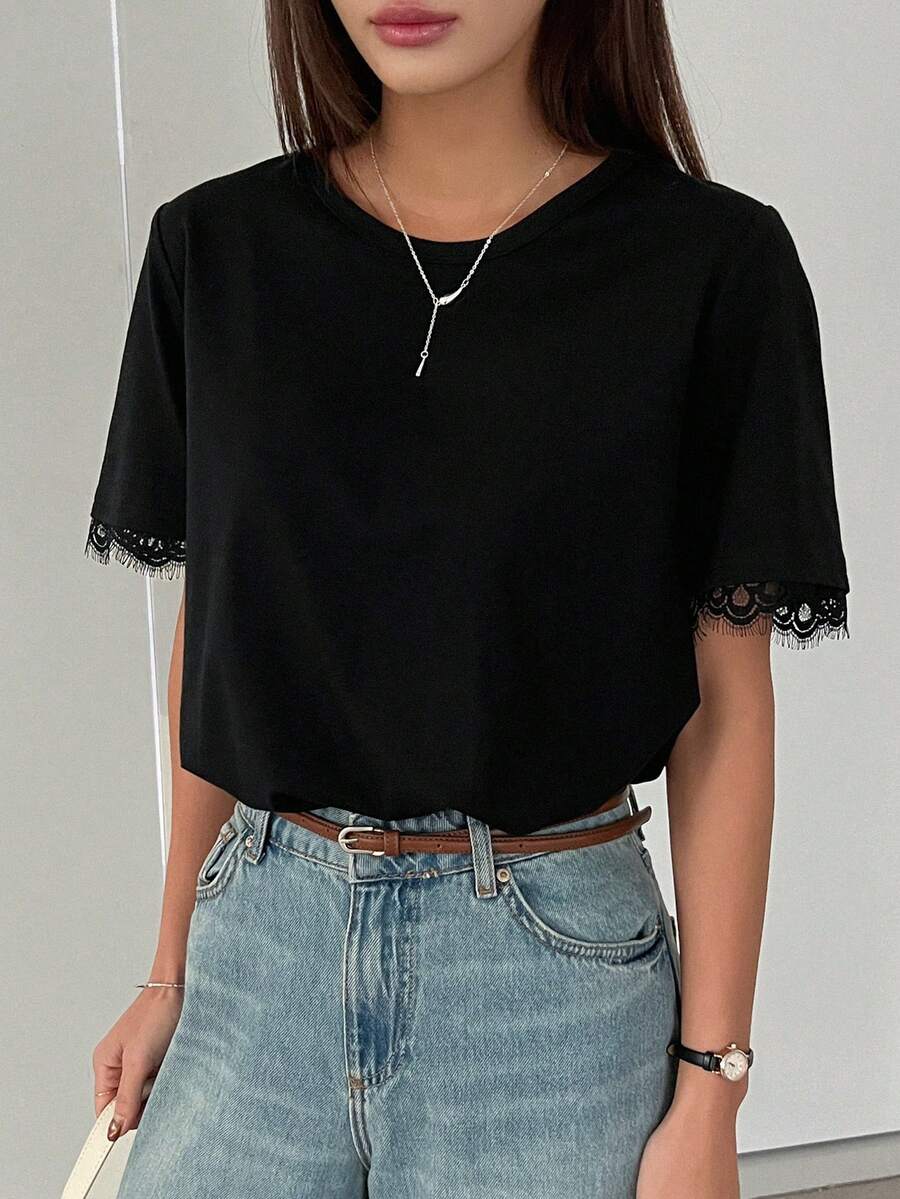 SHEIN DAZY تي شيرت أسود فضفاض بياقة دائرية بحواف دانتيل