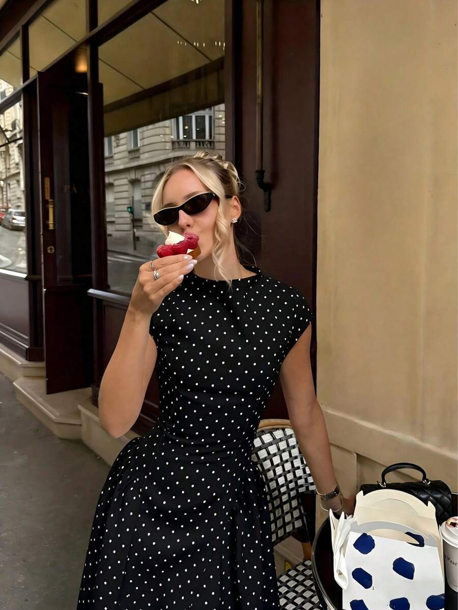 SHEIN فستان أسود فضفاض بطبعة باتشورك
