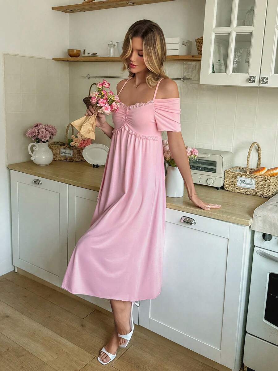 SHEIN Snug Reverie قميص نوم بأكمام قصيرة مزين بالدانتيل والفيونكة