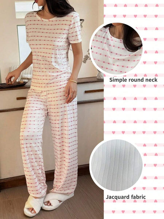 SHEIN Napfluff طقم بيجامة بنمط قلب مخطط مطرز وبلوزة قصيرة الأكمام وبنطال